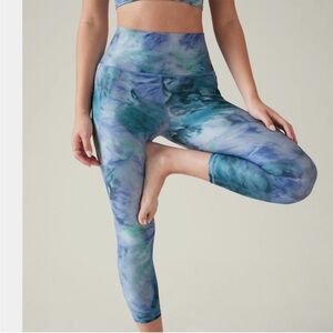 Athleta Salutation Stash crop legging